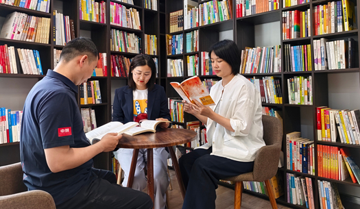 翻開“城發(fā)”這本書，每一頁，都是鄭州的煙火與遠方